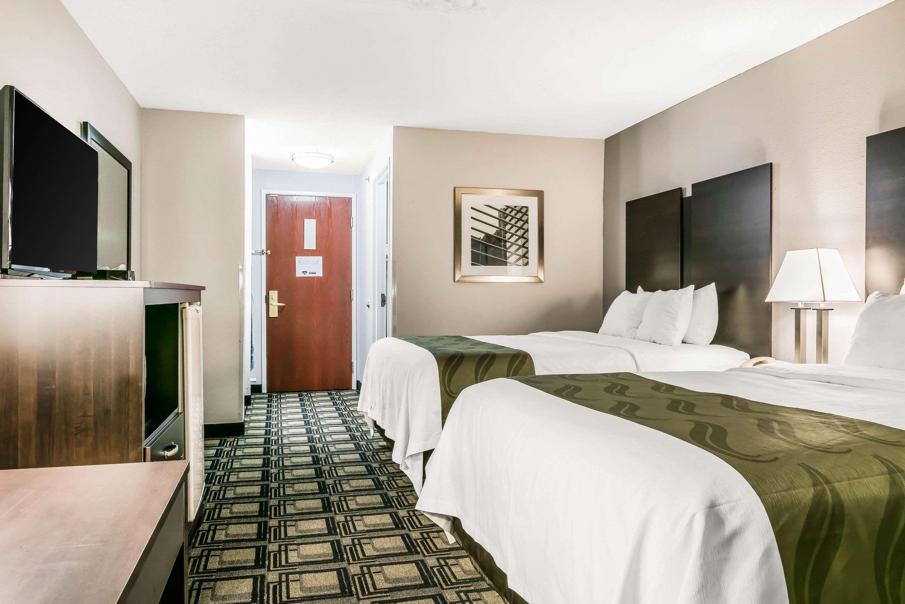 Suburban Hwy 42 Hotel